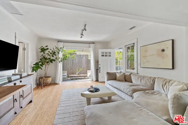$5,995 | 648 Palms Boulevard, Venice, CA 90291