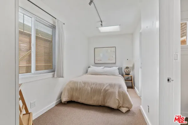 $5,995 | 648 Palms Boulevard, Venice, CA 90291