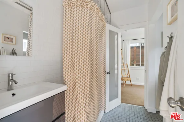 $5,995 | 648 Palms Boulevard, Venice, CA 90291