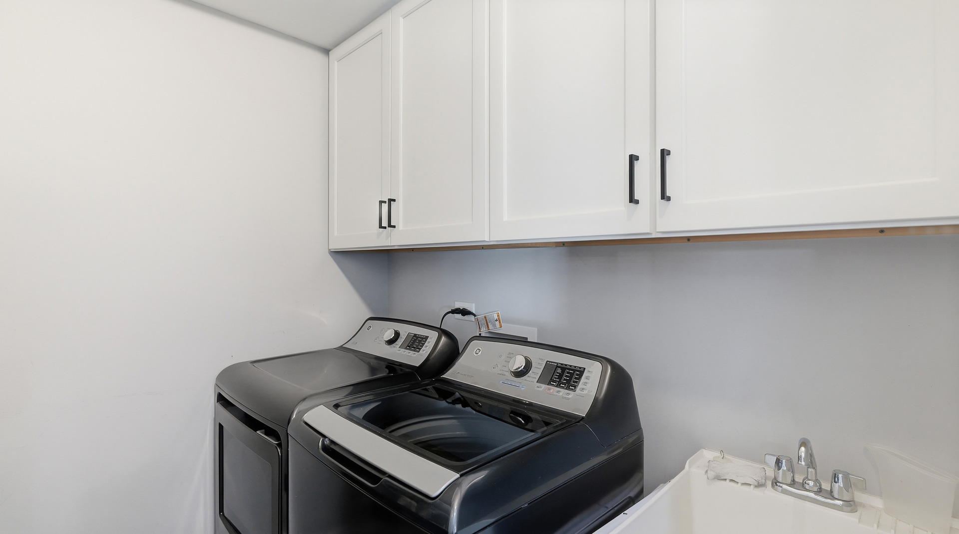 416 North Cass Avenue, Unit 6 Westmont, IL 60559 - Photo 11 of 24 a stove top oven sitting inside of a kitchen