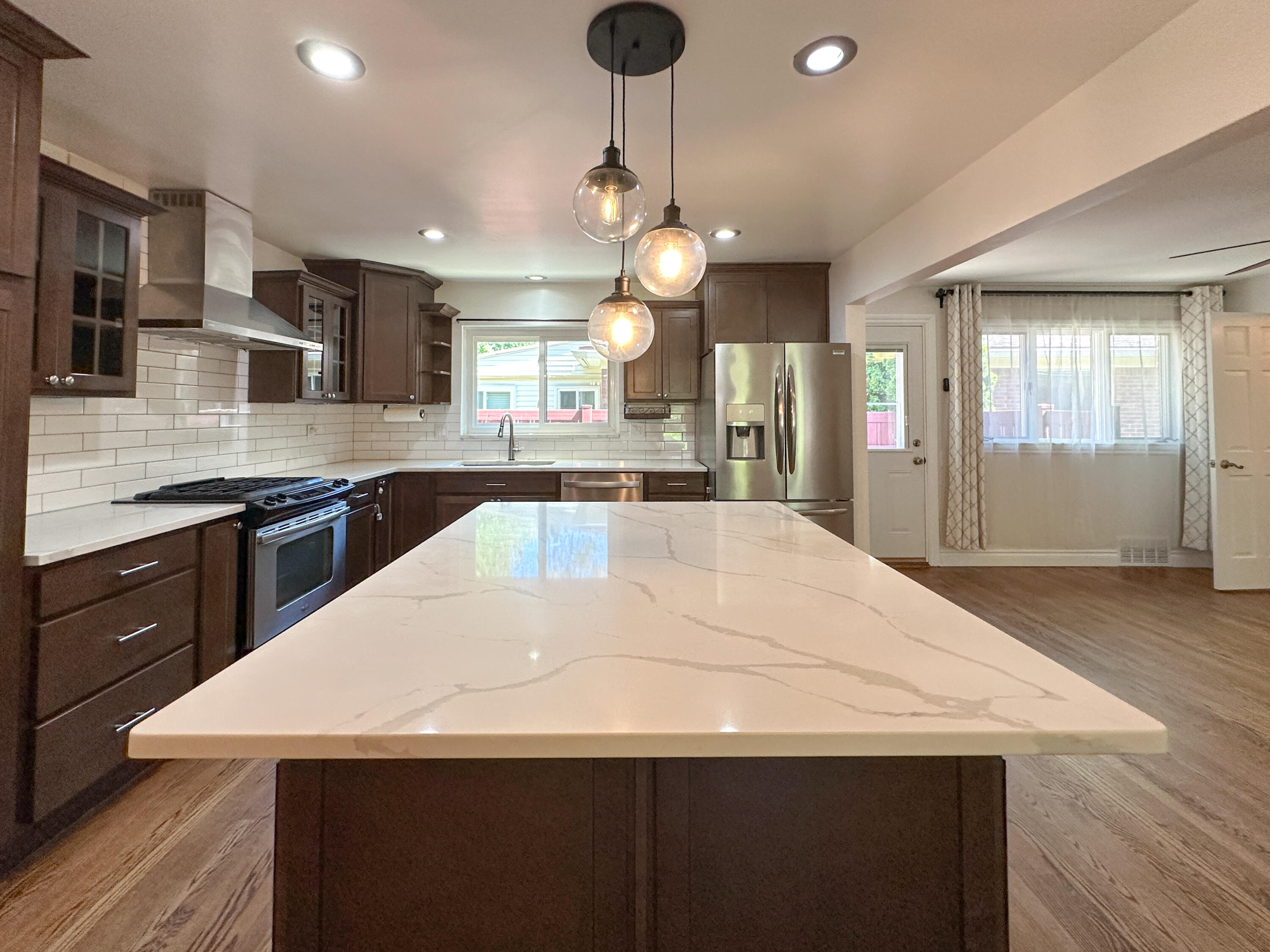 21203 River Road Grosse Pointe, MI 48236 - Photo 6 of 35 IMG_0565