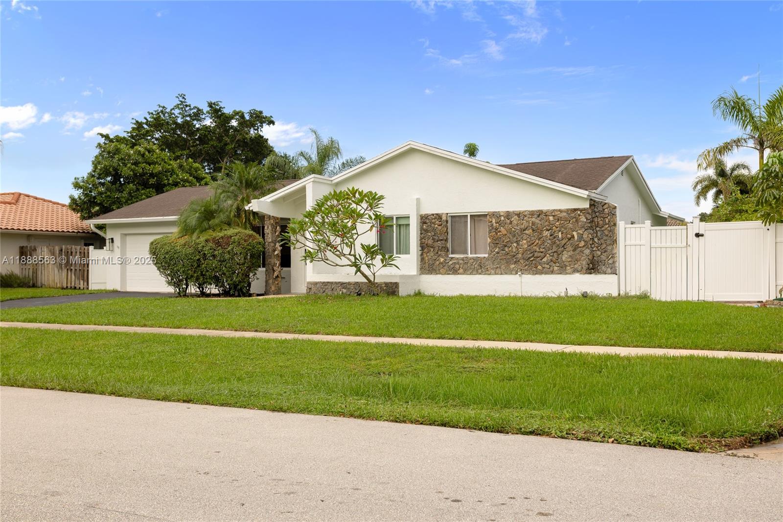 20847 Sugarloaf Lane Boca Raton, FL 33428 - Photo 2 of 45