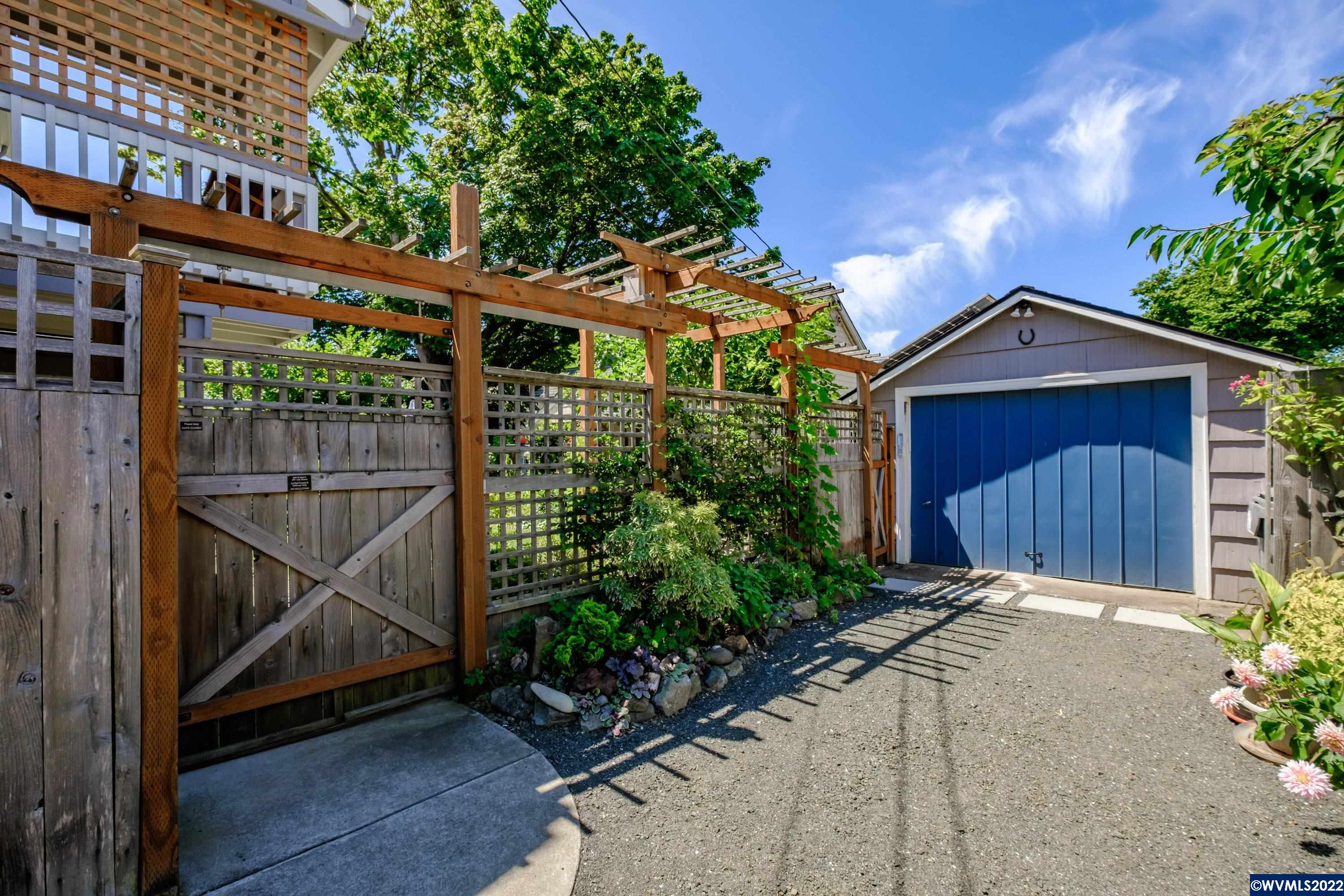 942 Southwest 11th Street Corvallis, OR 97333 - Photo 4 of 42