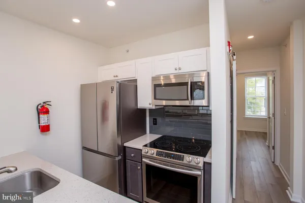 $2,325 | 41 D Bridge Street, Lambertville, NJ 08530