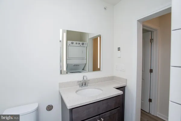 $2,325 | 41 D Bridge Street, Lambertville, NJ 08530