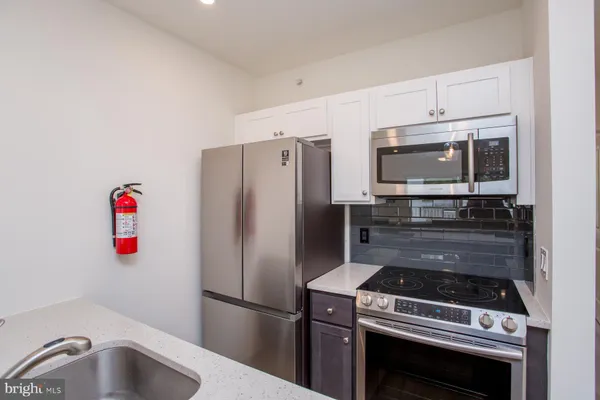 $2,325 | 41 D Bridge Street, Lambertville, NJ 08530