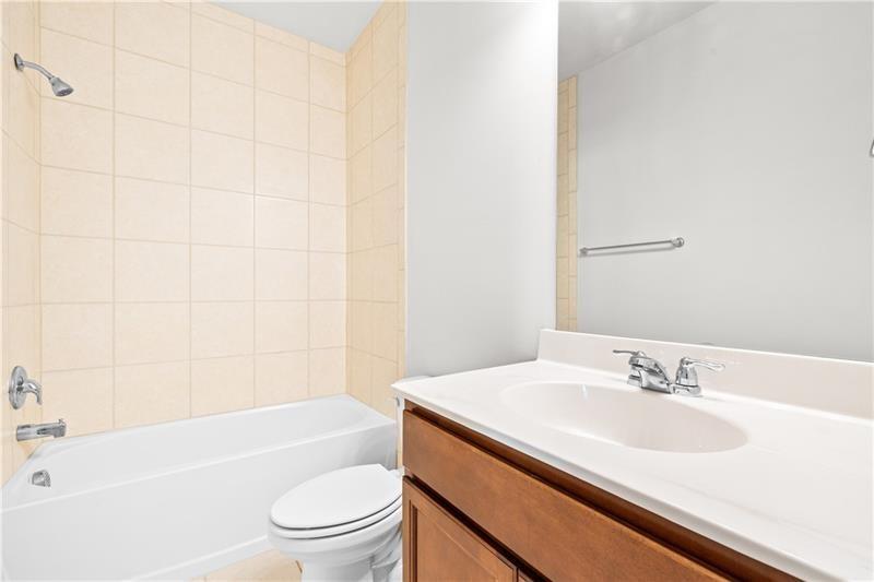 5689 Wheeler Ridge Road Auburn, GA 30011 - Photo 20 of 40 a bathroom with a sink a toilet and bathtub