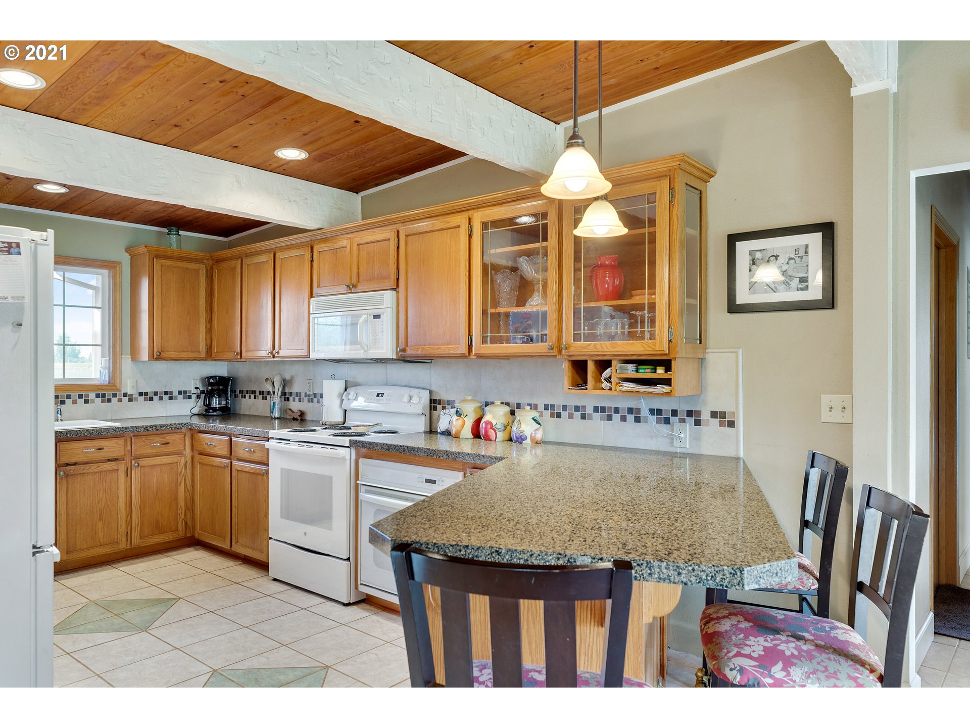 7320 South Mark Road Canby, OR 97013 - Photo 11 of 28 a kitchen with a table chairs sink and cabinets