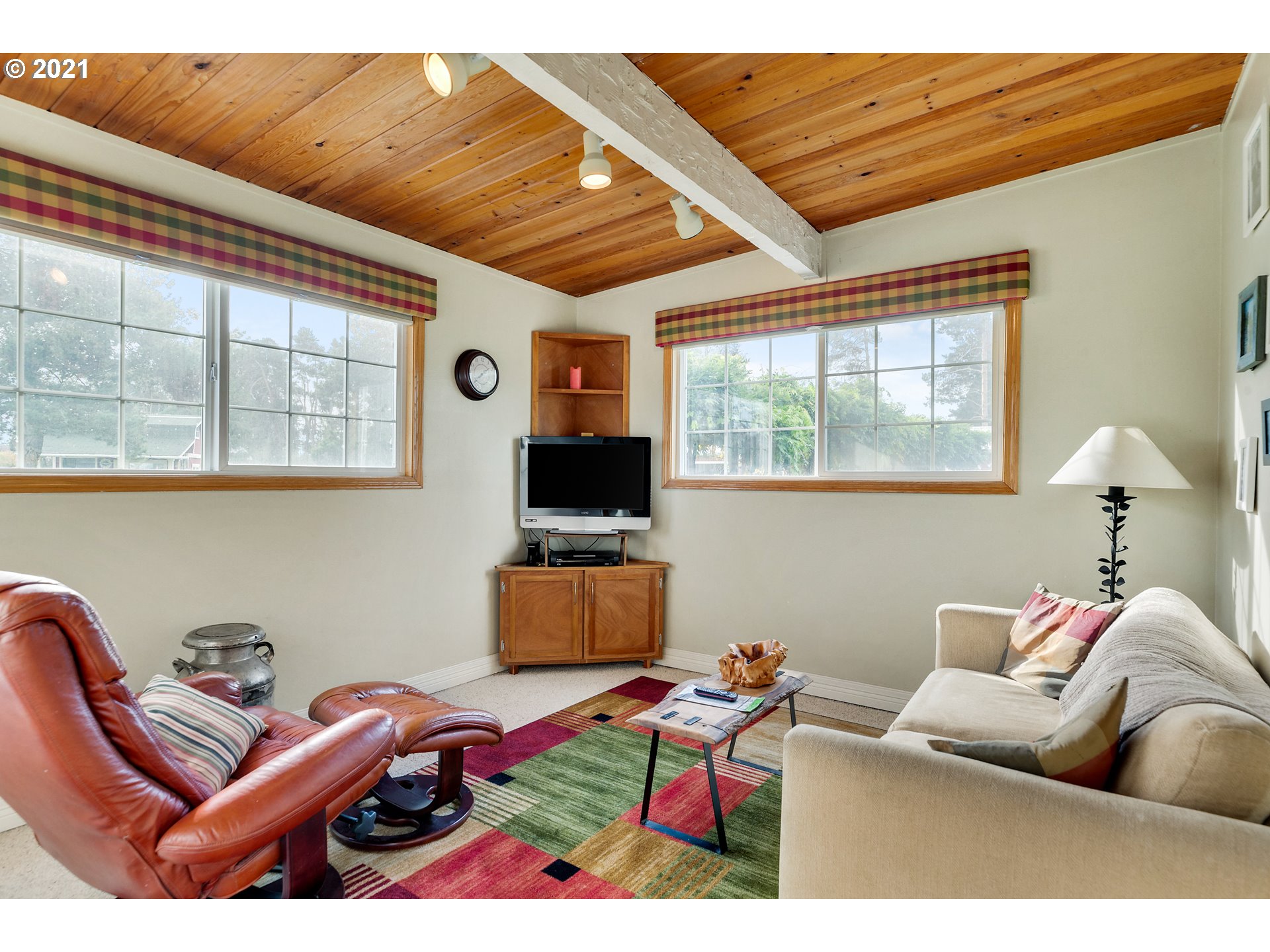 7320 South Mark Road Canby, OR 97013 - Photo 17 of 28 a living room with furniture a flat screen tv and a window