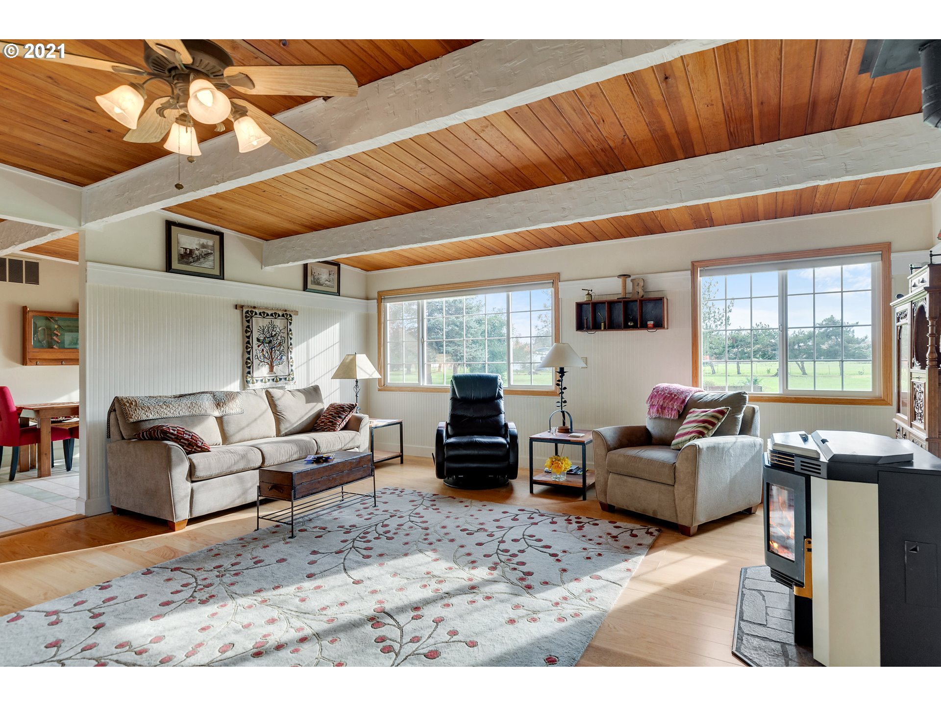 7320 South Mark Road Canby, OR 97013 - Photo 7 of 28 a living room with furniture window and wooden floor