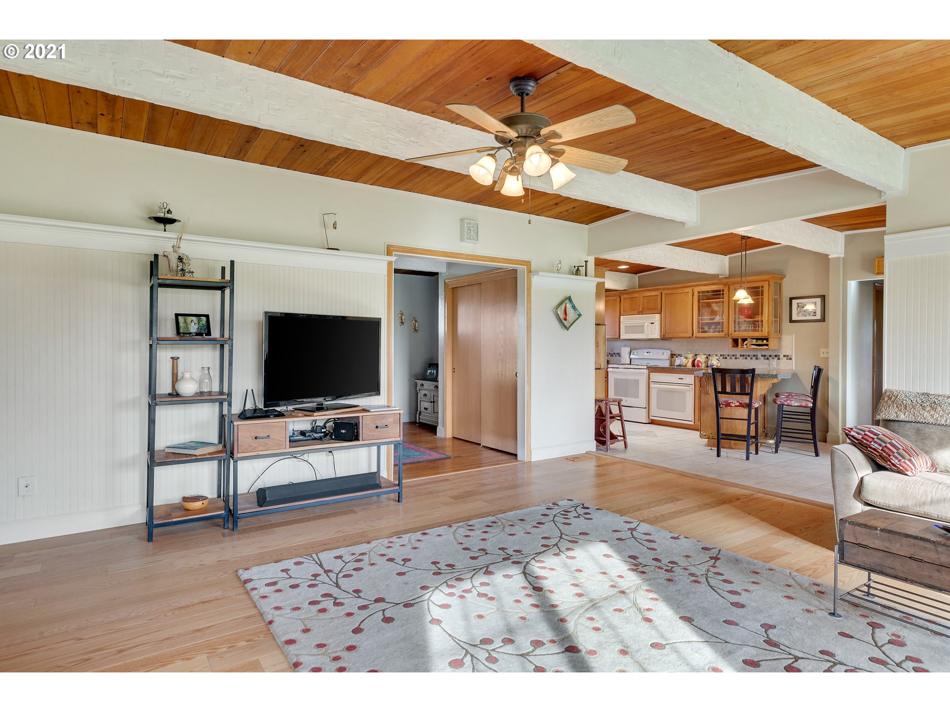 7320 South Mark Road Canby, OR 97013 - Photo 8 of 28 a living room with furniture and a flat screen tv