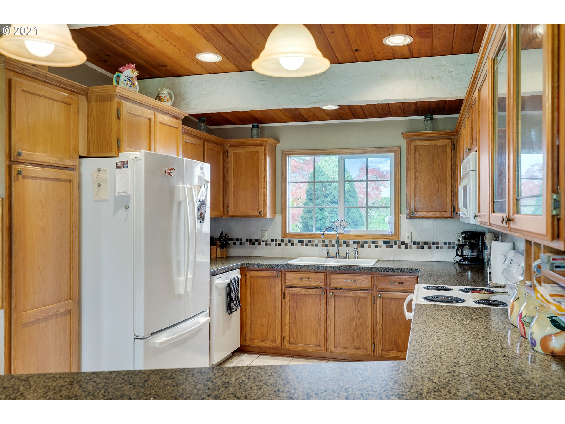 7320 South Mark Road Canby, OR 97013 - Photo 9 of 28 a kitchen with a refrigerator and a sink