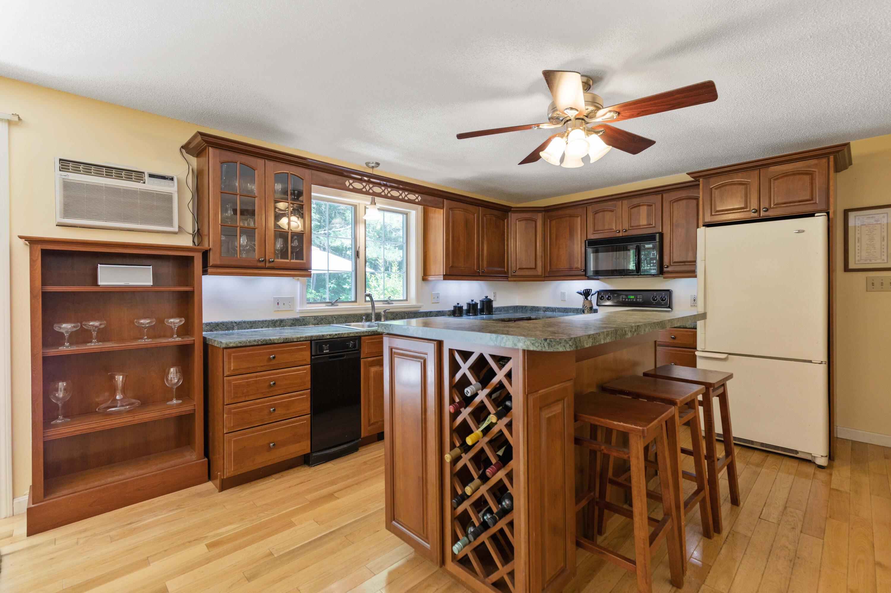 2 Azalea Lane, Unit 2 Windham, ME 04062 - Photo 6 of 39 2 Azelea Way Windham_05