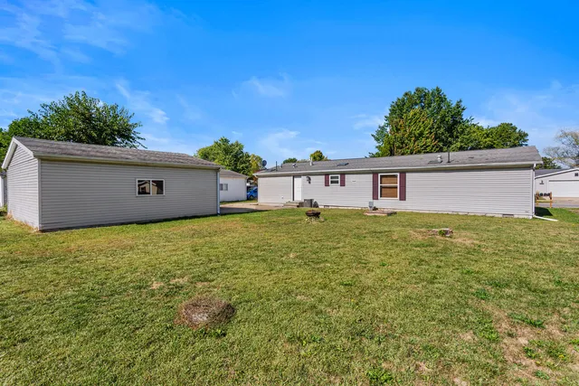 a view of a house with a backyard