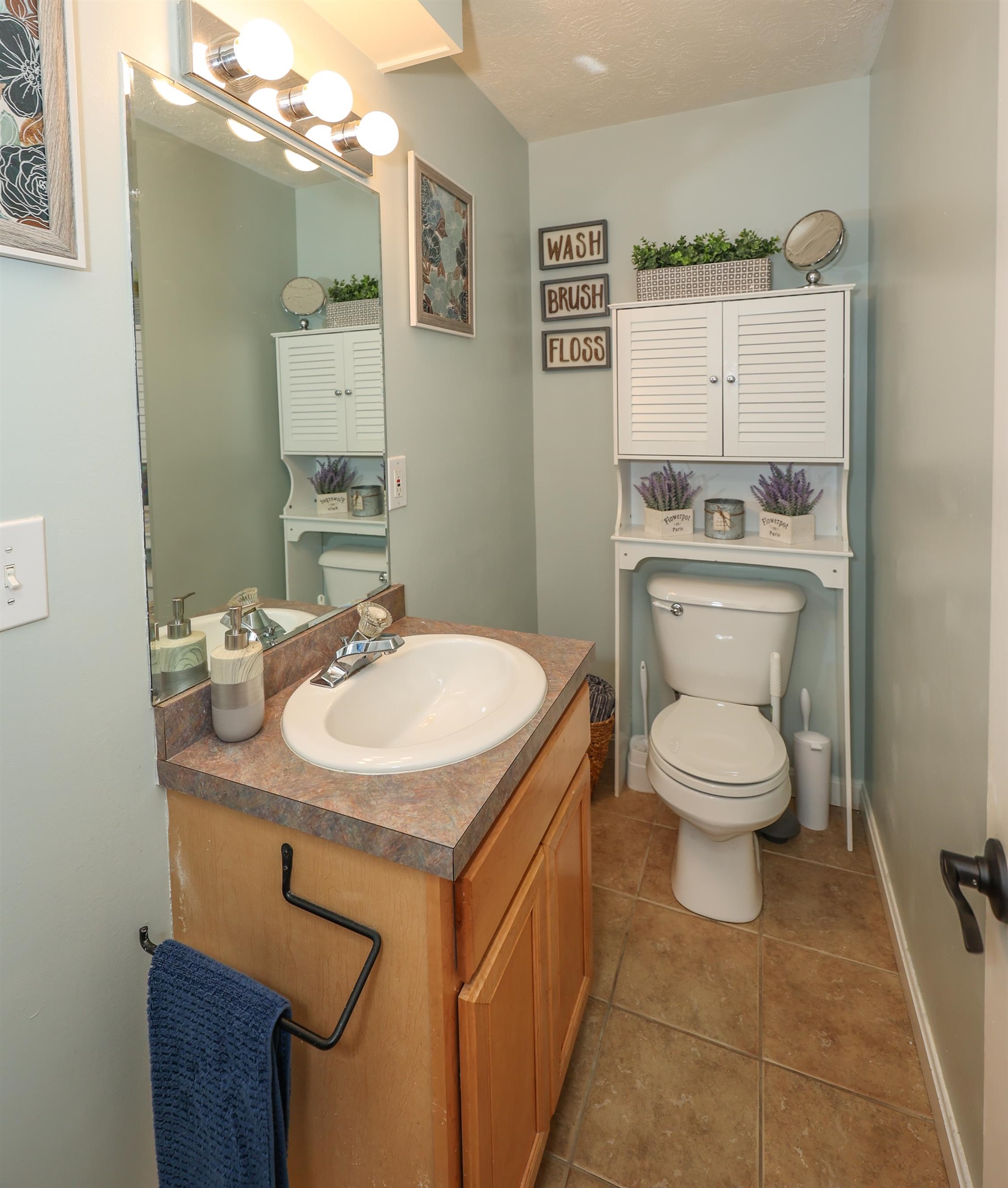 33 Dale Road, Unit B Hooksett, NH 03106 - Photo 17 of 36