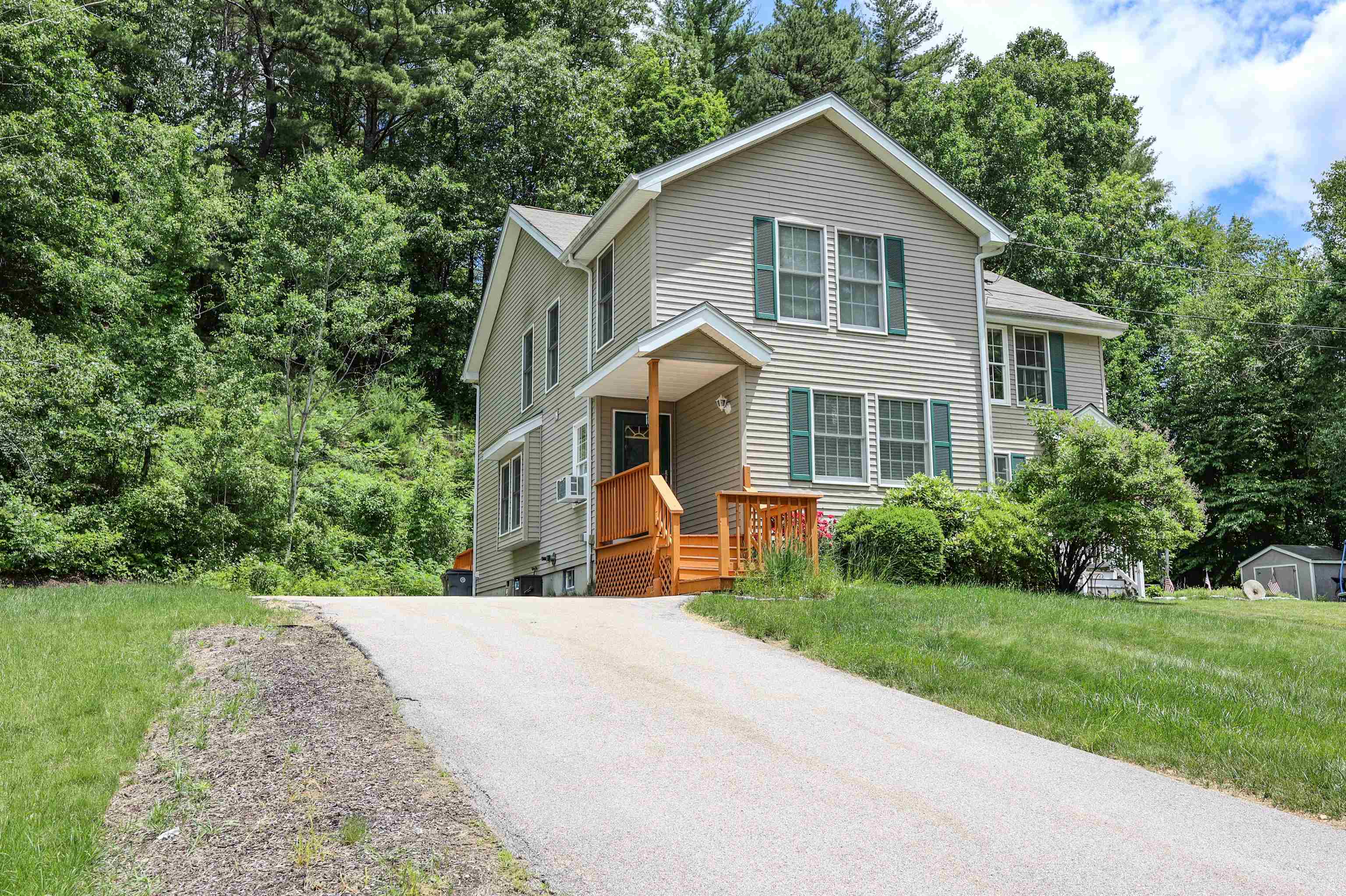 33 Dale Road, Unit B Hooksett, NH 03106 - Photo 2 of 36