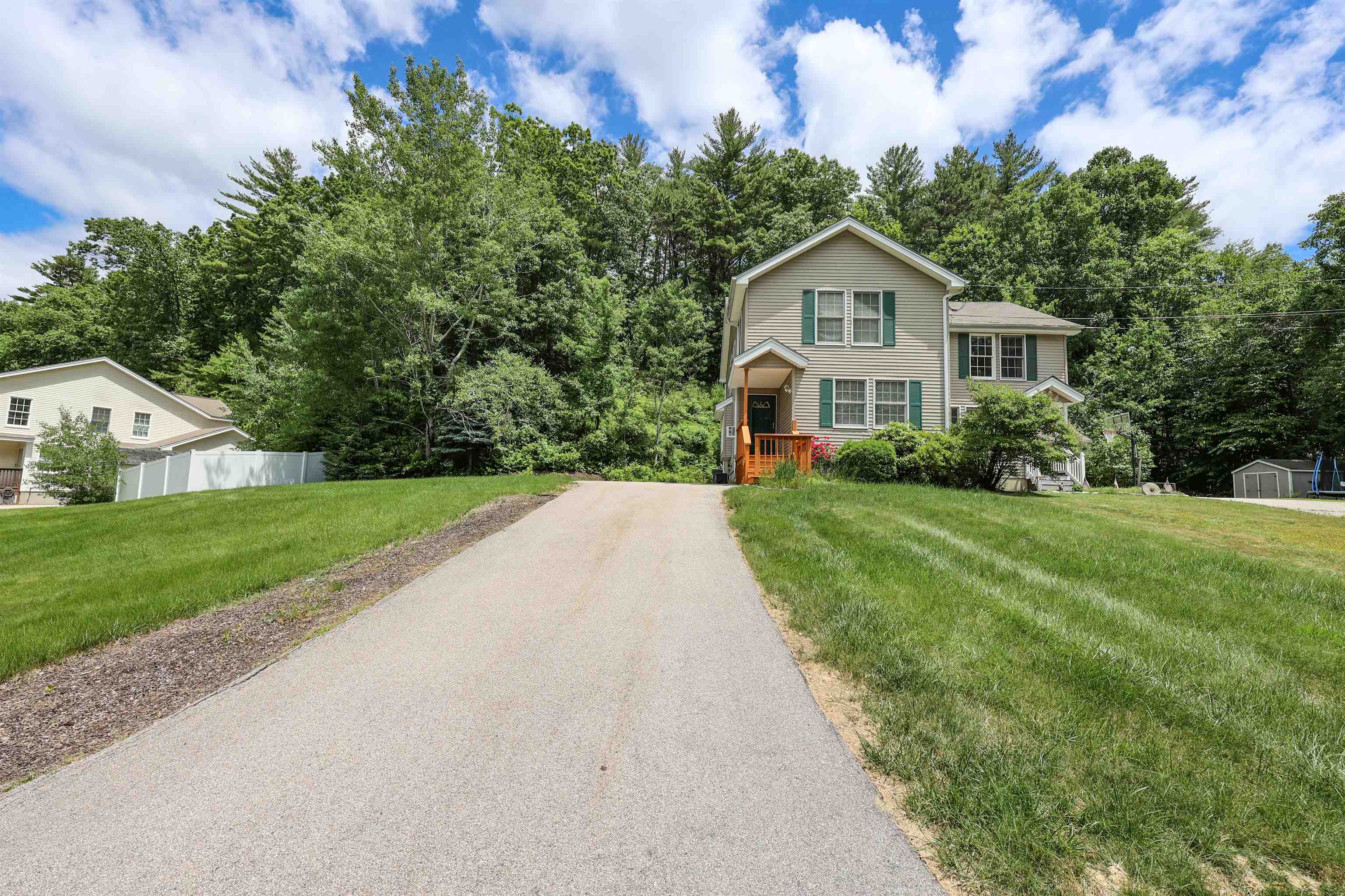 33 Dale Road, Unit B Hooksett, NH 03106 - Photo 3 of 36