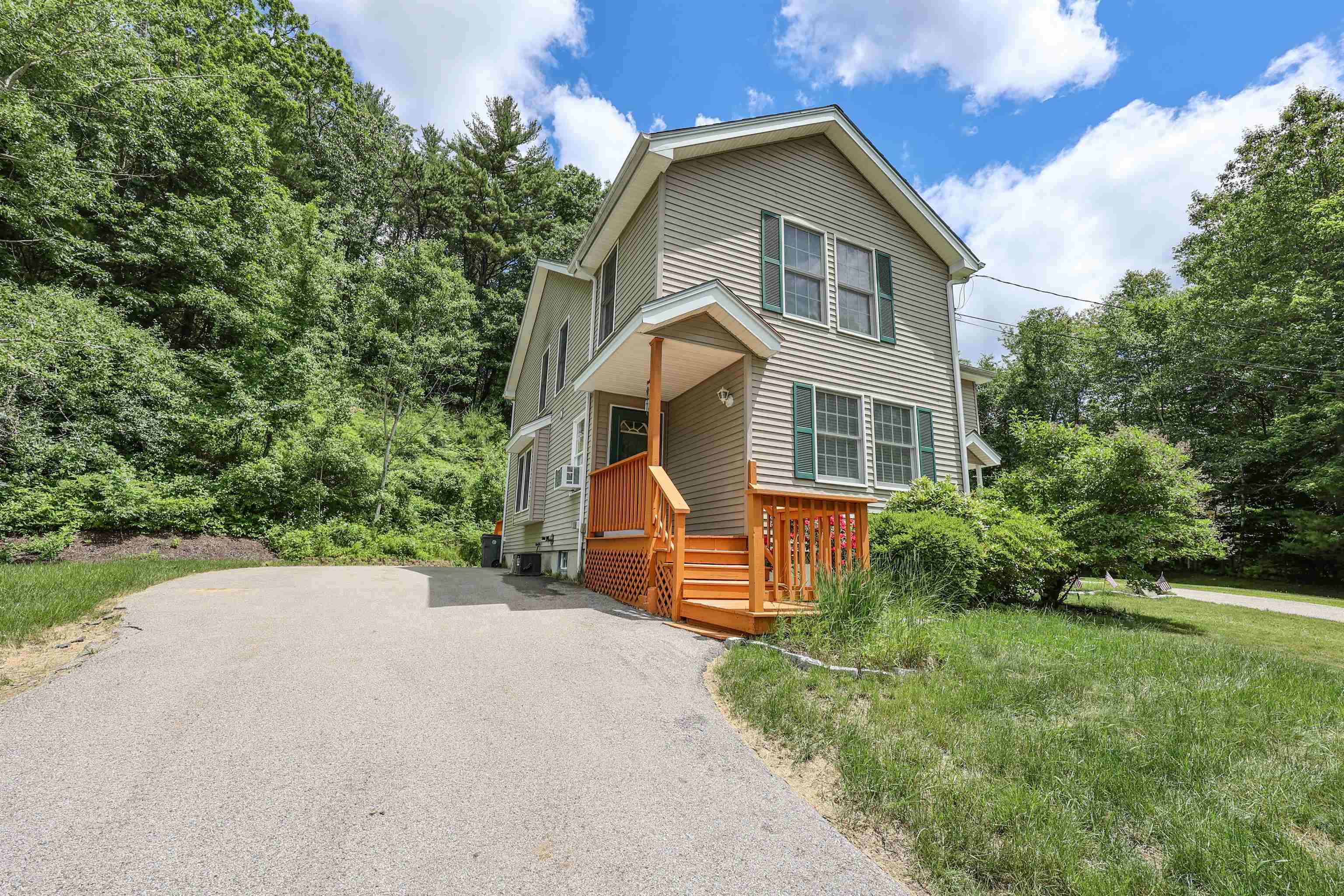 33 Dale Road, Unit B Hooksett, NH 03106 - Photo 4 of 36
