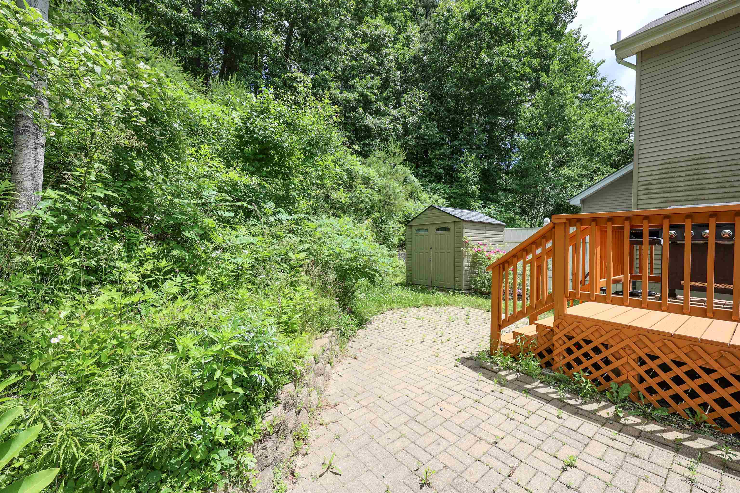 33 Dale Road, Unit B Hooksett, NH 03106 - Photo 5 of 36