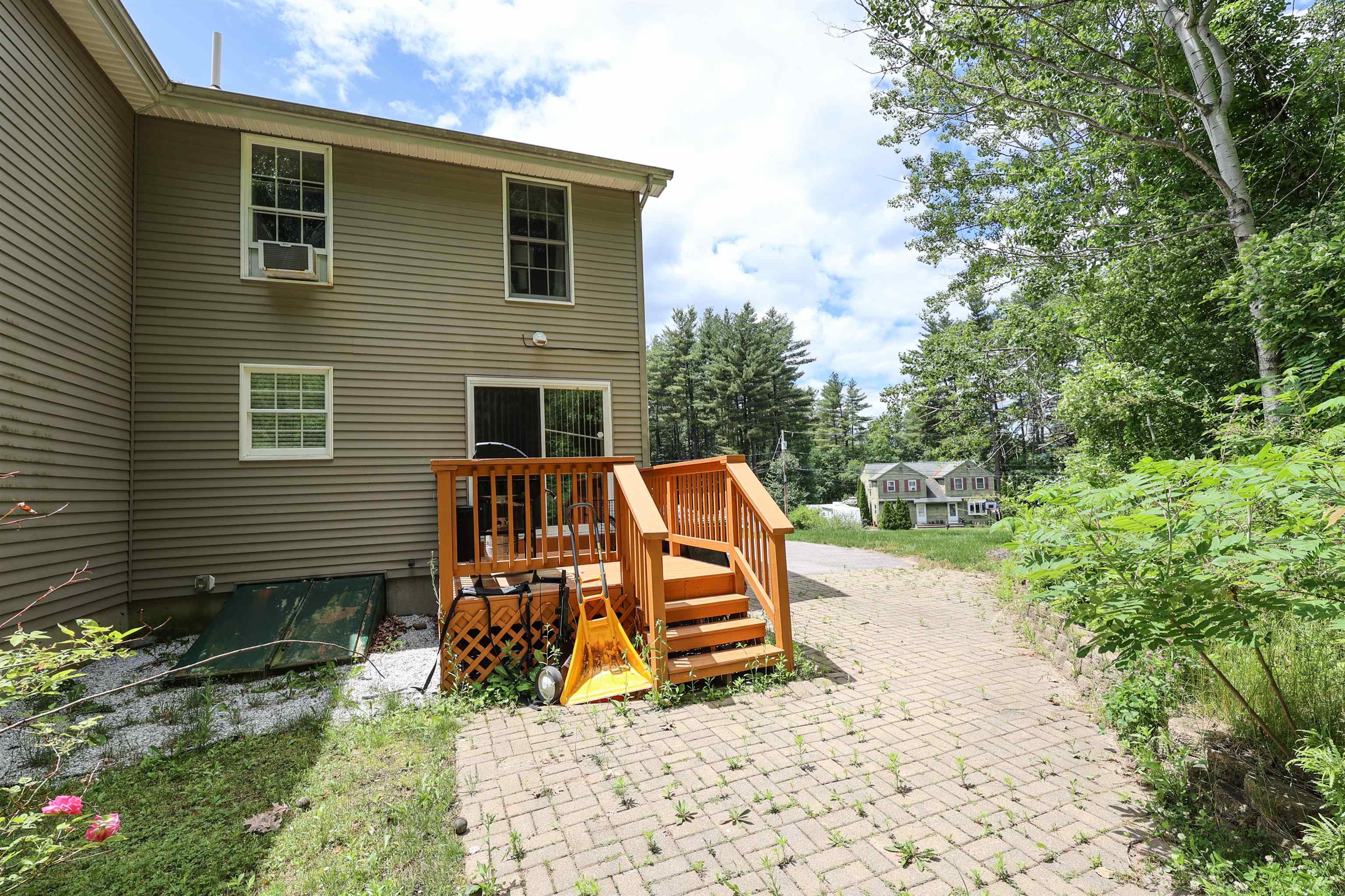 33 Dale Road, Unit B Hooksett, NH 03106 - Photo 7 of 36