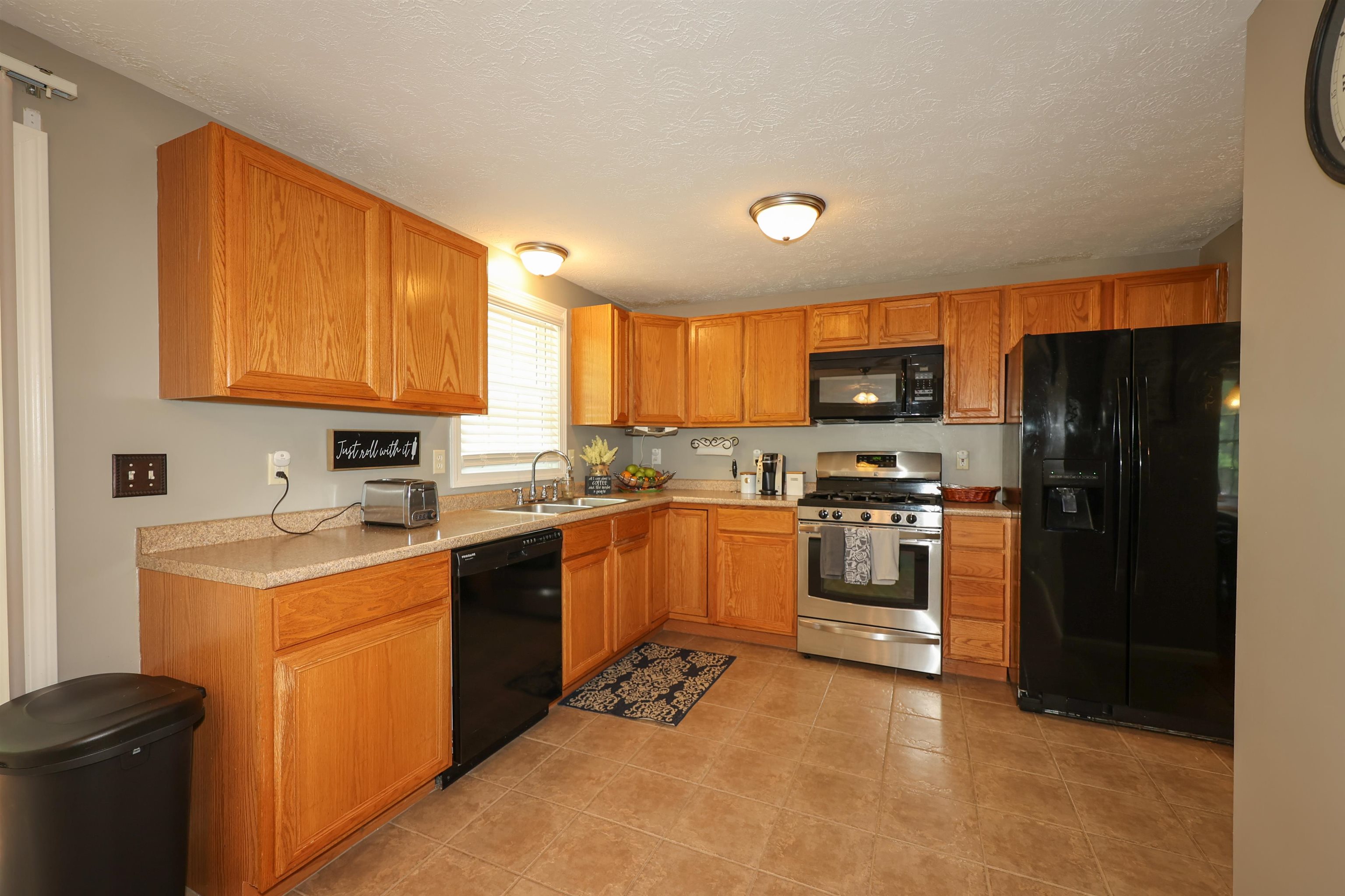 33 Dale Road, Unit B Hooksett, NH 03106 - Photo 10 of 36