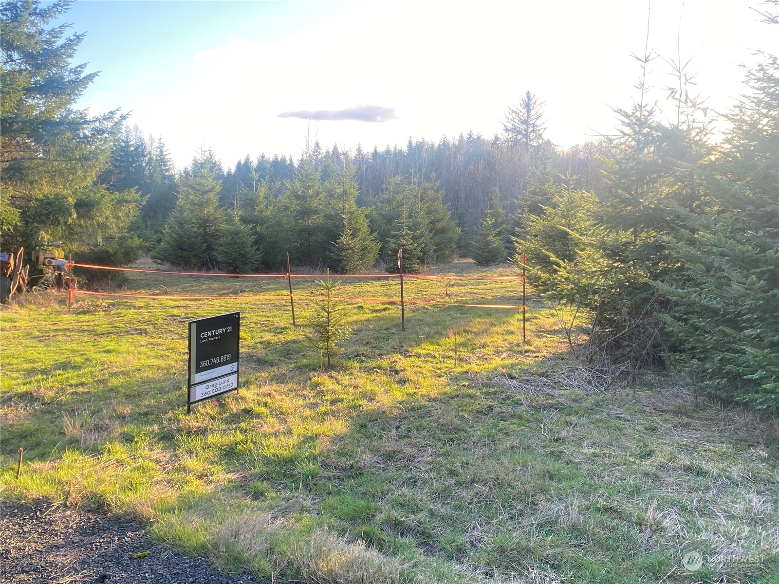 2 Brockway Road Chehalis, WA 98532 - Photo 19 of 21 a view of a swimming pool with an ocean view