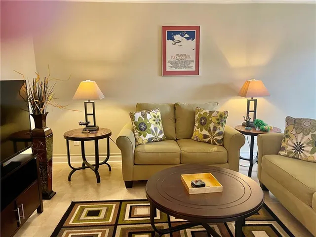 $225,000 | 3000 St Charles Avenue, Unit 409, New Orleans, LA 70115