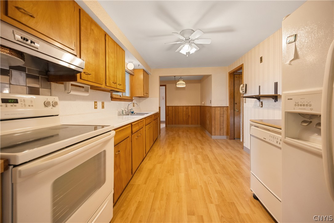 202 Arbordale Road East Camillus, NY 13219 - Photo 8 of 26