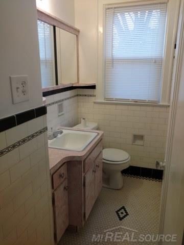 5581 Yorkshire Road Detroit, MI 48224 - Photo 6 of 27