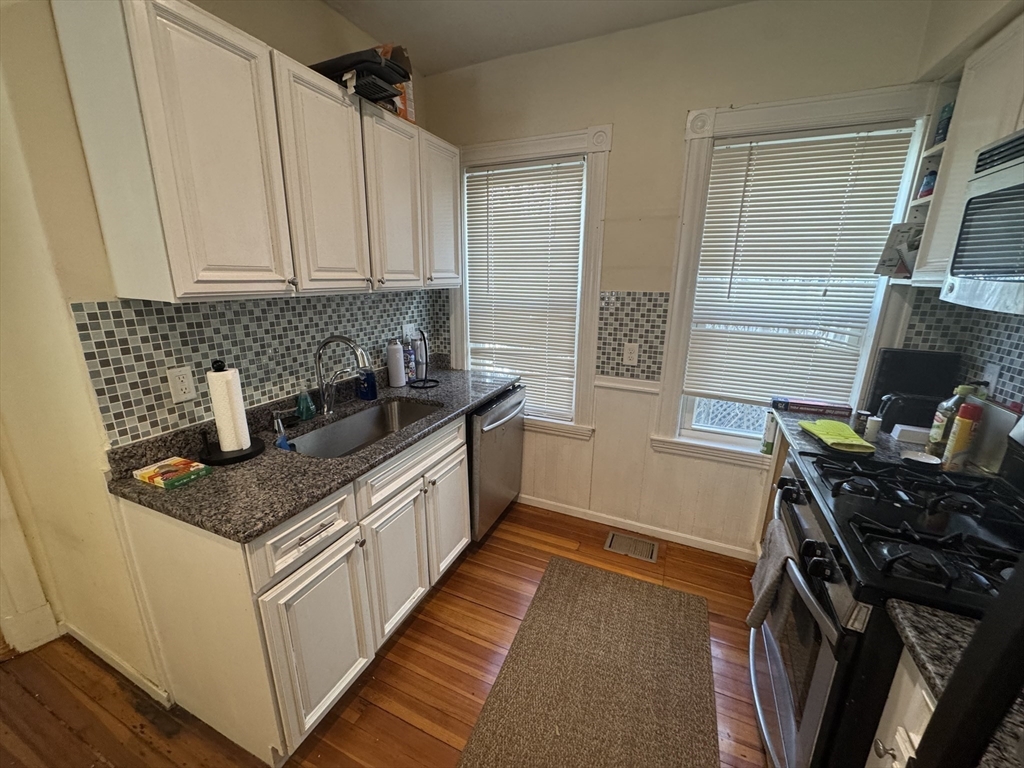 5 Oak Square Avenue, Unit 1 Boston, MA 02135 - Photo 3 of 15