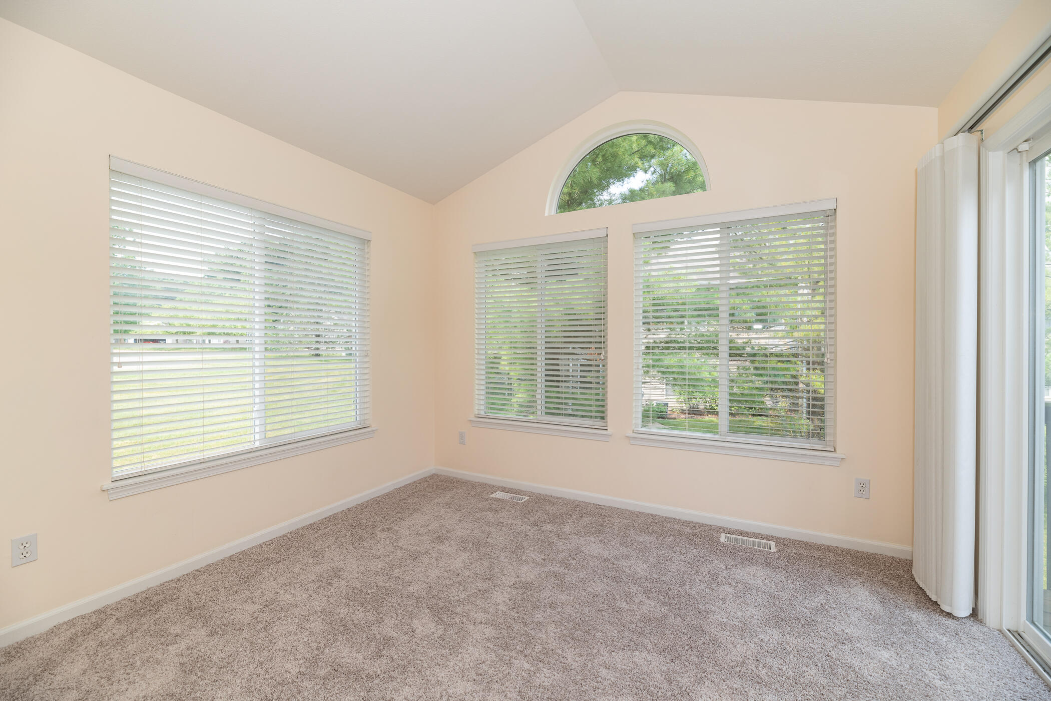 1294 Harrier Ridge Kalamazoo, MI 49009 - Photo 18 of 52 1294 Harrier Ridge-17