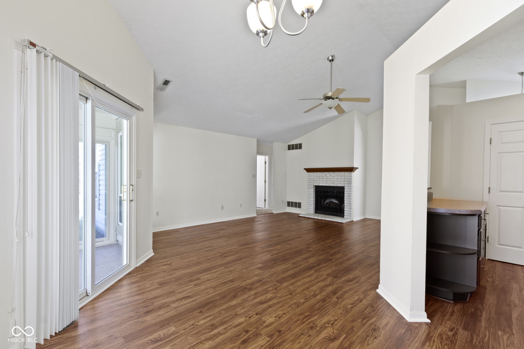 9526 Colony Pointe E Drive Indianapolis, IN 46250 - Photo 13 of 44