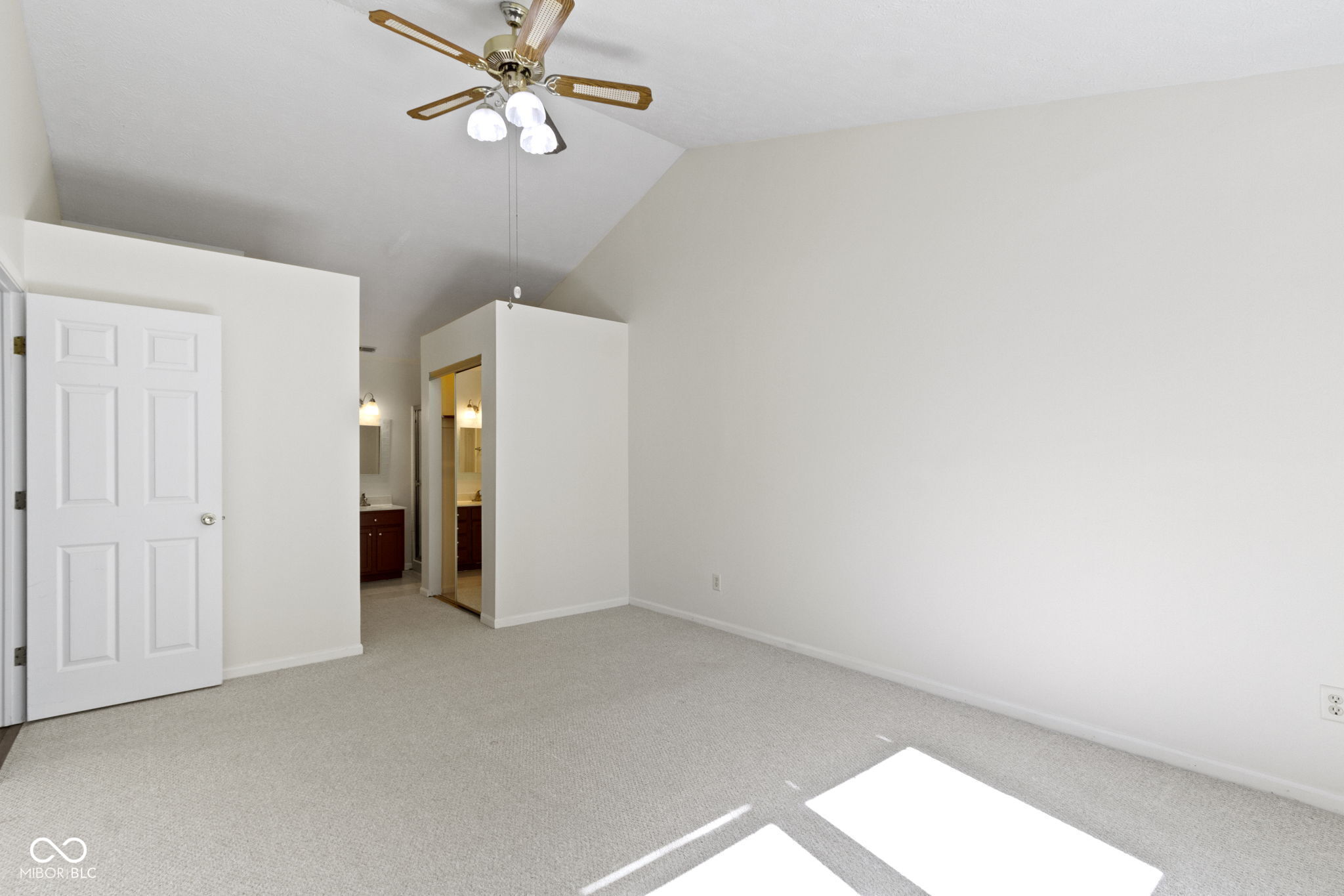 9526 Colony Pointe E Drive Indianapolis, IN 46250 - Photo 19 of 44