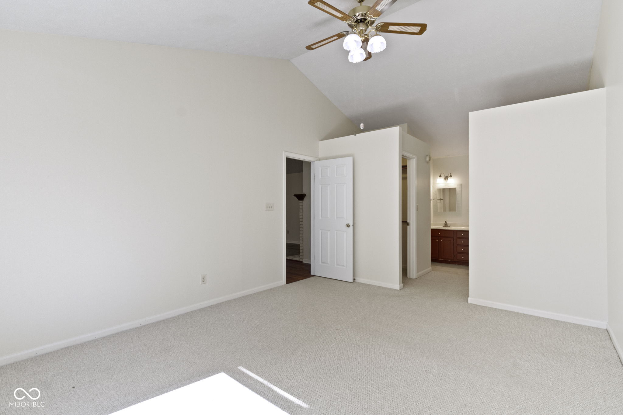 9526 Colony Pointe E Drive Indianapolis, IN 46250 - Photo 20 of 44