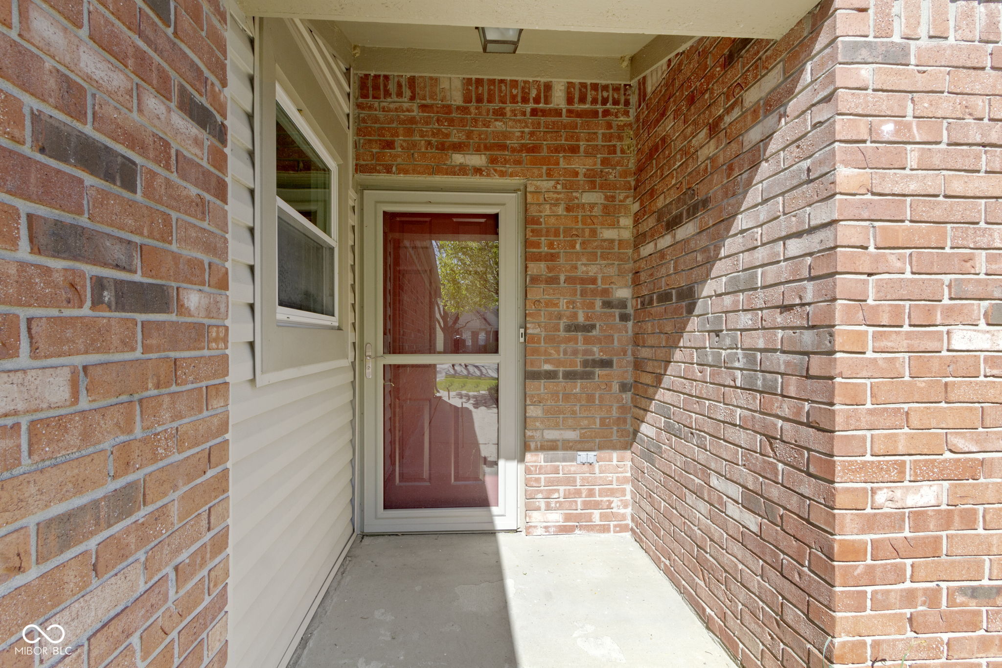 9526 Colony Pointe E Drive Indianapolis, IN 46250 - Photo 4 of 44