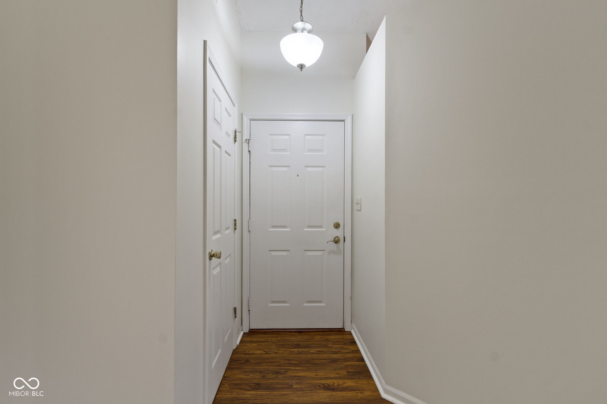 9526 Colony Pointe E Drive Indianapolis, IN 46250 - Photo 6 of 44