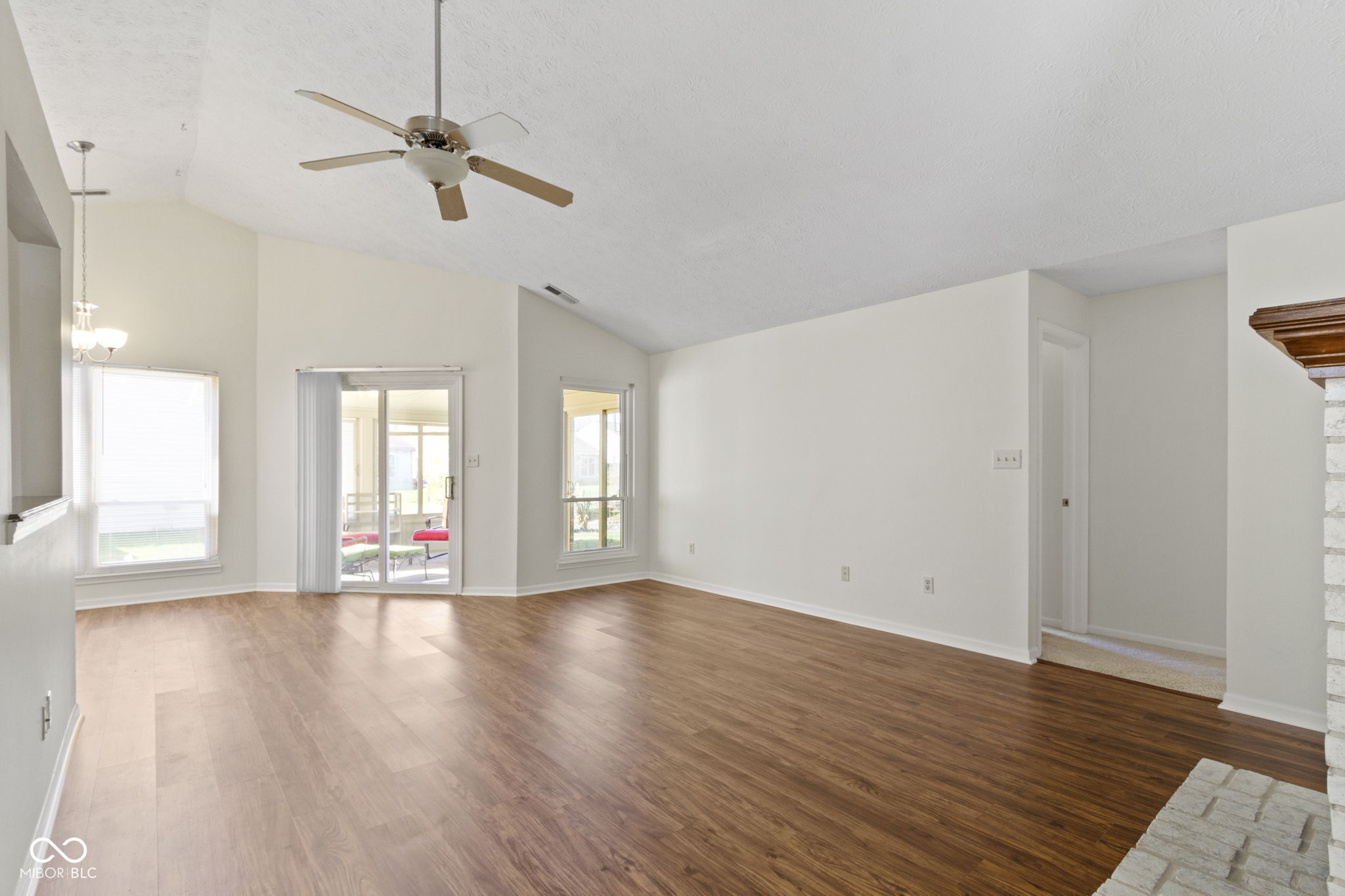 9526 Colony Pointe E Drive Indianapolis, IN 46250 - Photo 7 of 44