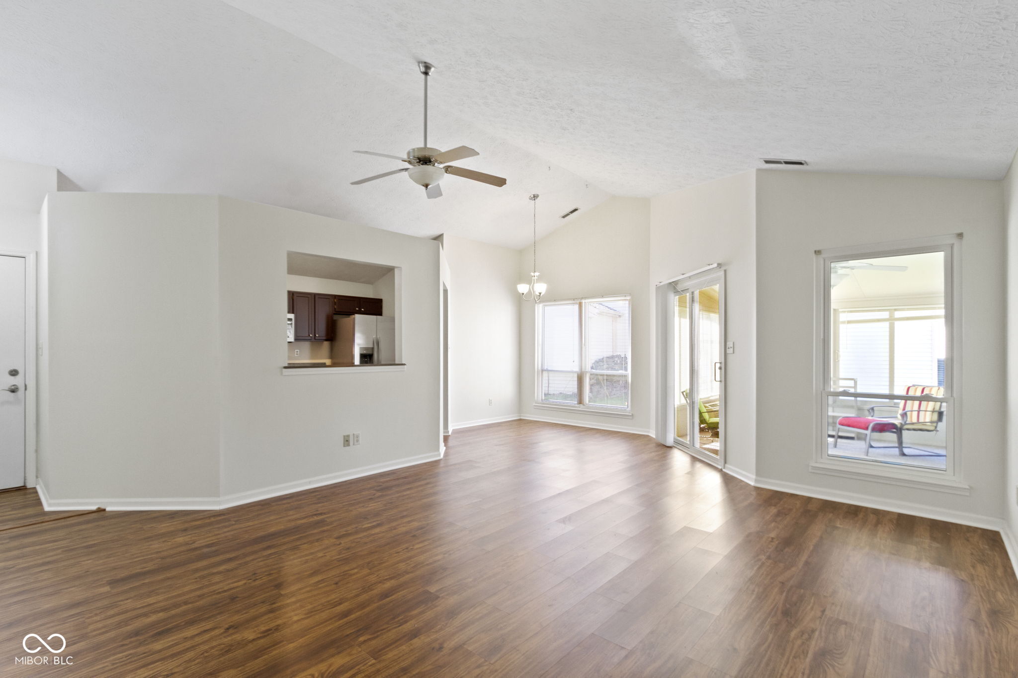 9526 Colony Pointe E Drive Indianapolis, IN 46250 - Photo 8 of 44