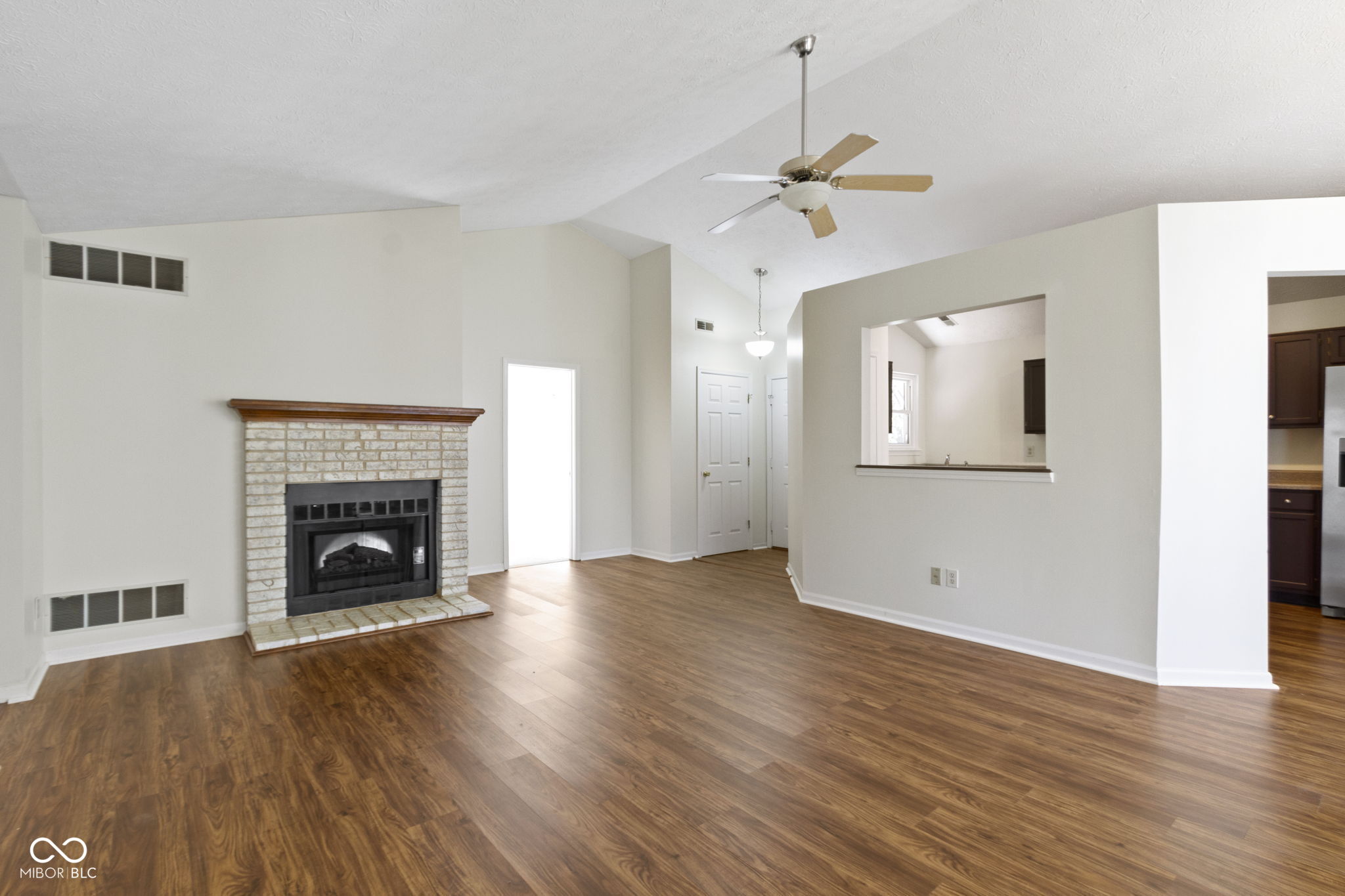 9526 Colony Pointe E Drive Indianapolis, IN 46250 - Photo 9 of 44