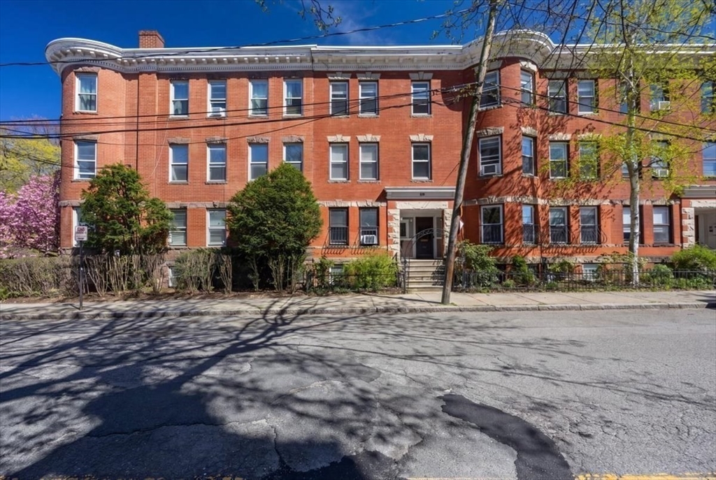23 Netherlands Road, Unit 1 Brookline, MA 02445 - Photo 2 of 35 a front view of a building