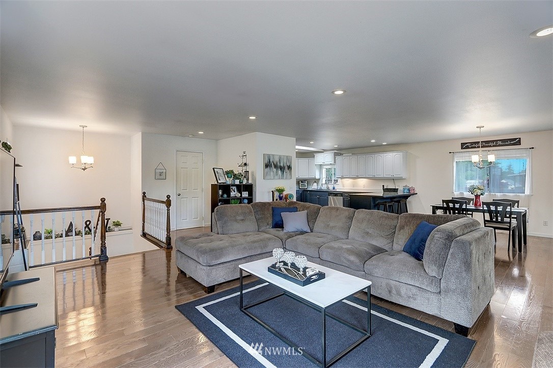 5927 Lowell Road Everett, WA 98203 - Photo 2 of 18