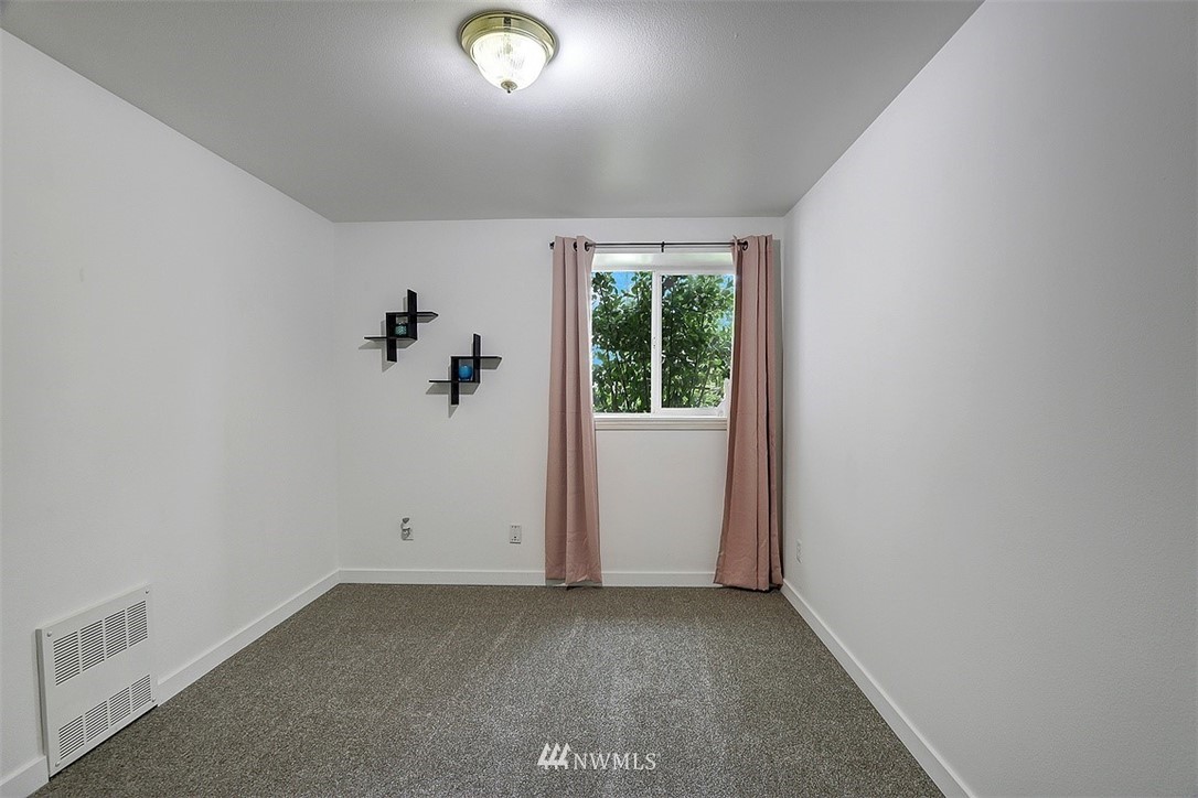 5927 Lowell Road Everett, WA 98203 - Photo 13 of 18