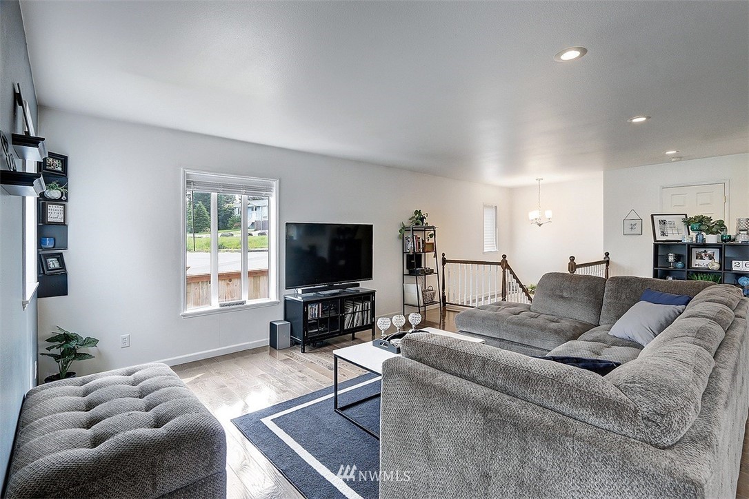 5927 Lowell Road Everett, WA 98203 - Photo 7 of 18