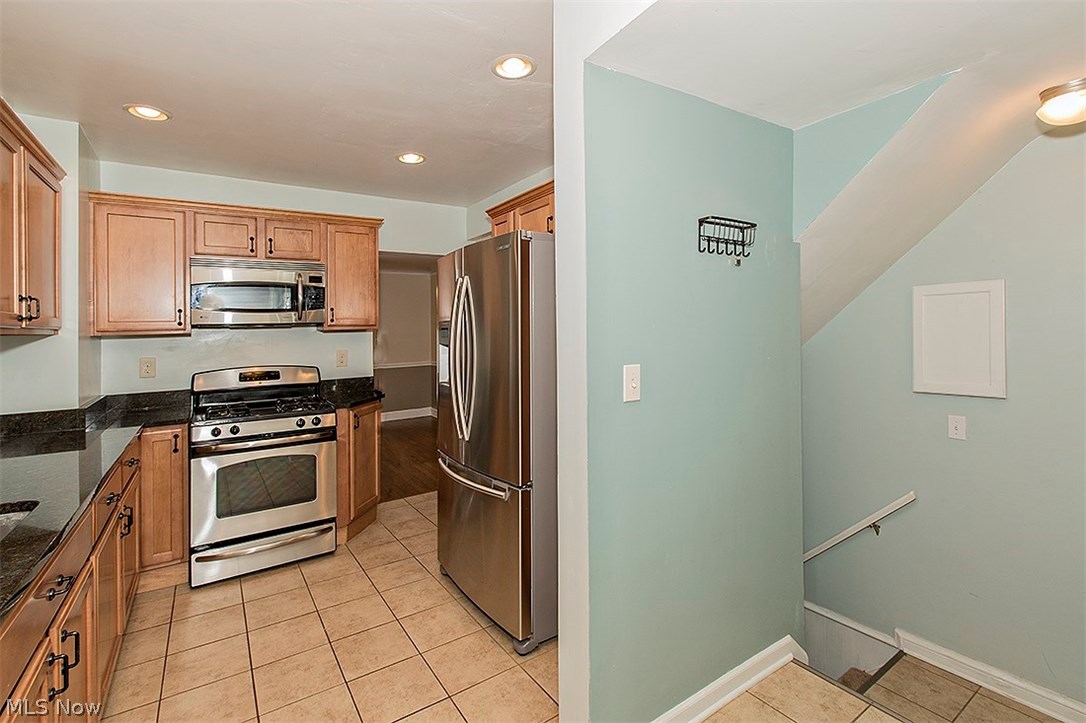2336 Canterbury Road Cleveland, OH 44118 - Photo 8 of 25