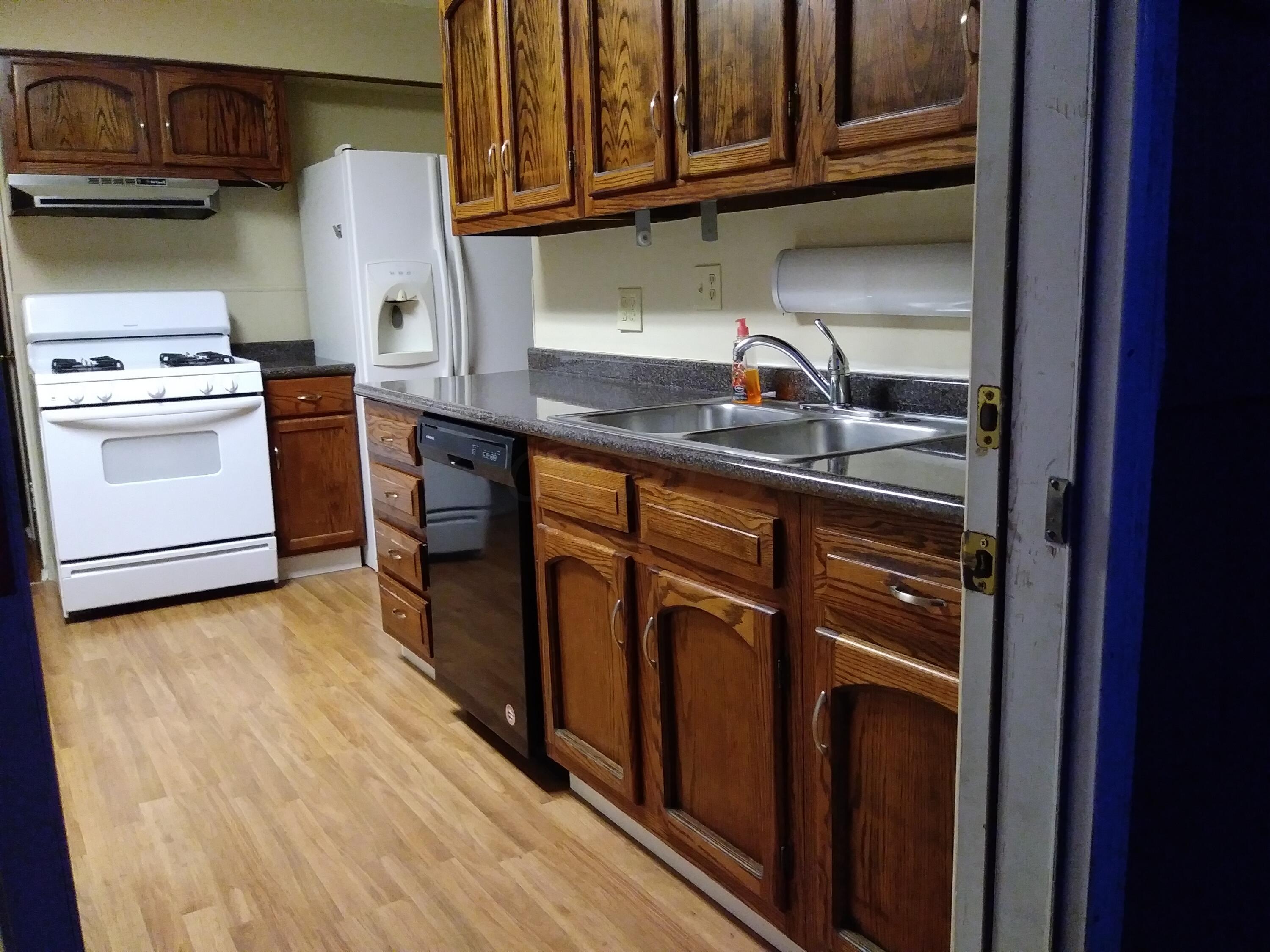 1665 Ferris Road Columbus, OH 43224 - Photo 3 of 20 20180226_184818