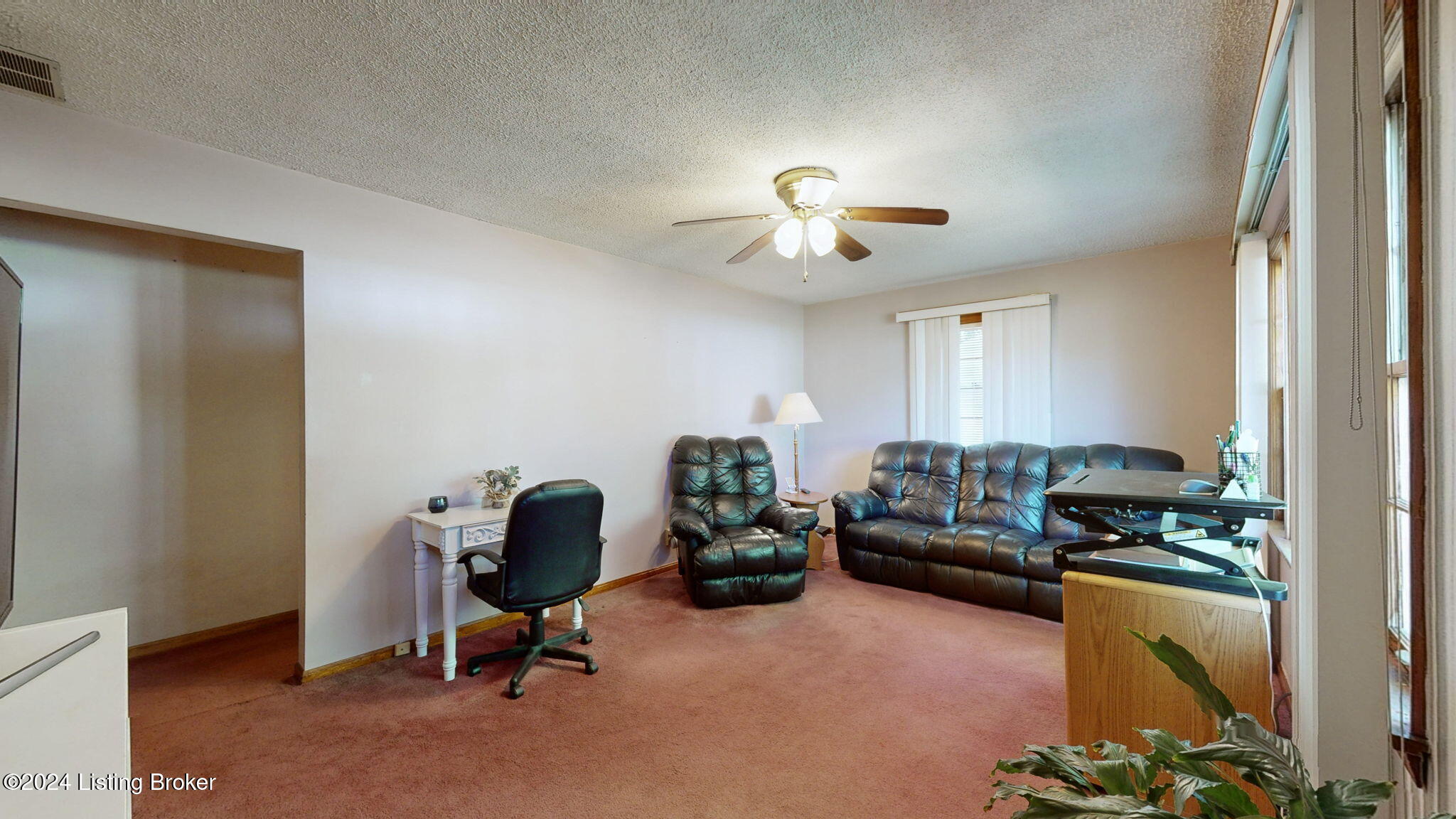 4534 Dover Road Louisville, KY 40216 - Photo 9 of 28 5-web-or-mls-4534 Dover Rd-5-of-37