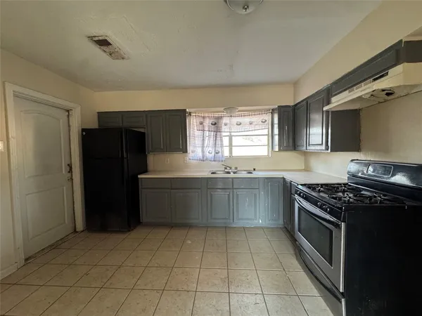 $1,500 | 8719 Tilgham Street, Houston, TX 77029