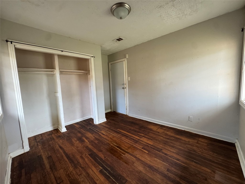 8719 Tilgham Street Houston, TX 77029 - Photo 7 of 11 a view of an empty room