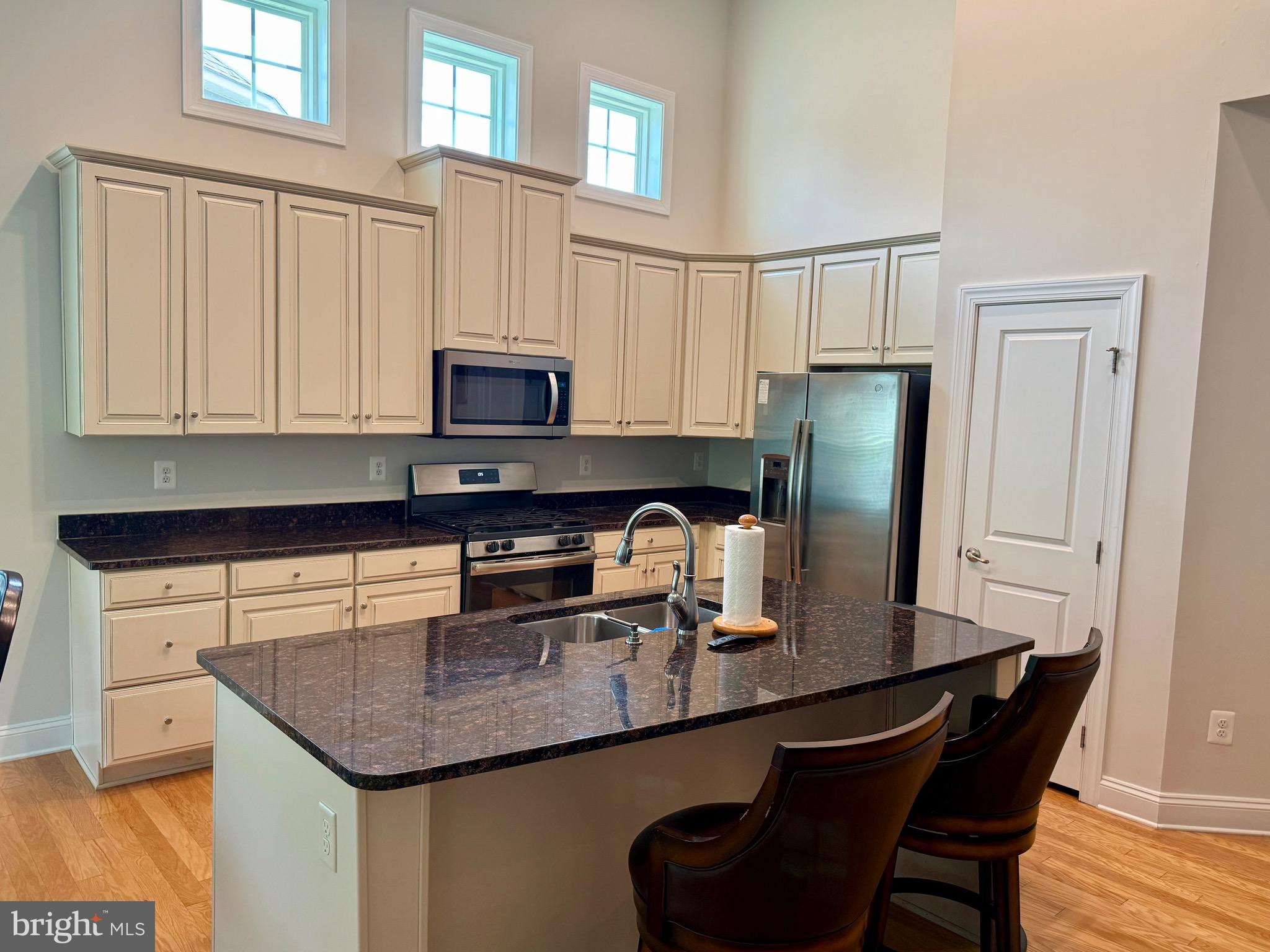 3148 Sunny Ridge Drive Odenton, MD 21113 - Photo 6 of 32 a kitchen with granite countertop a sink stove and refrigerator