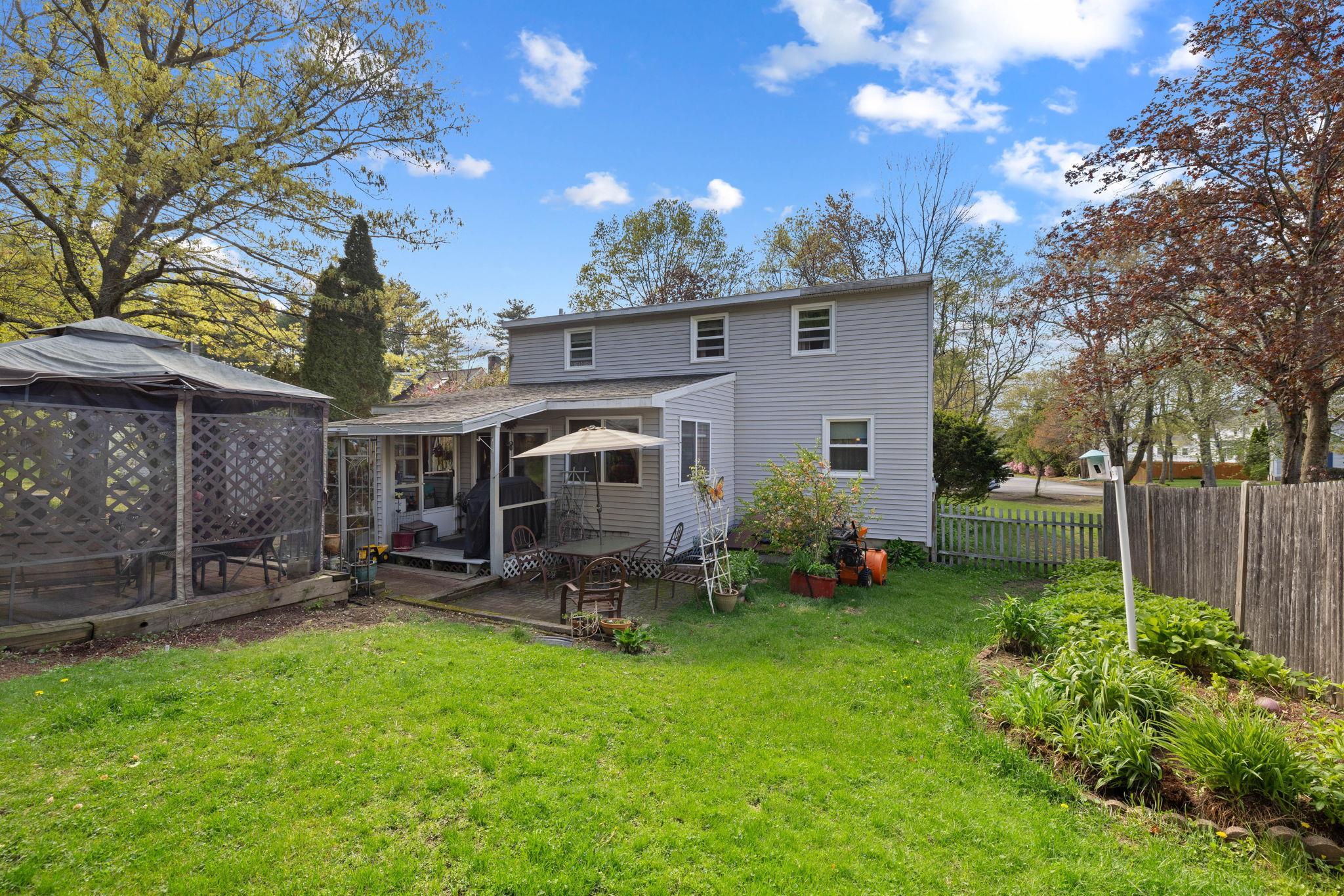 195 Corning Road Manchester, NH 03109 - Photo 3 of 40 Gallery Image 3
